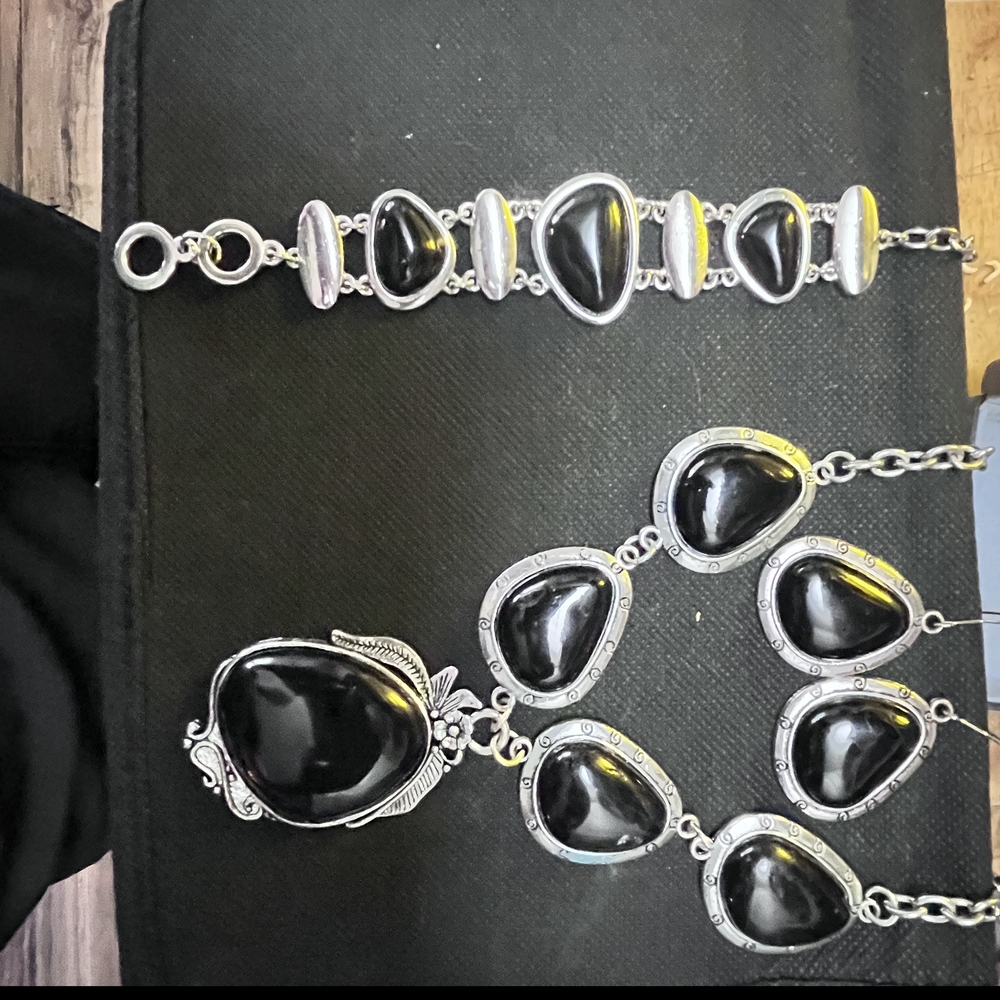 Elegant Black and Silver Jewelry Set